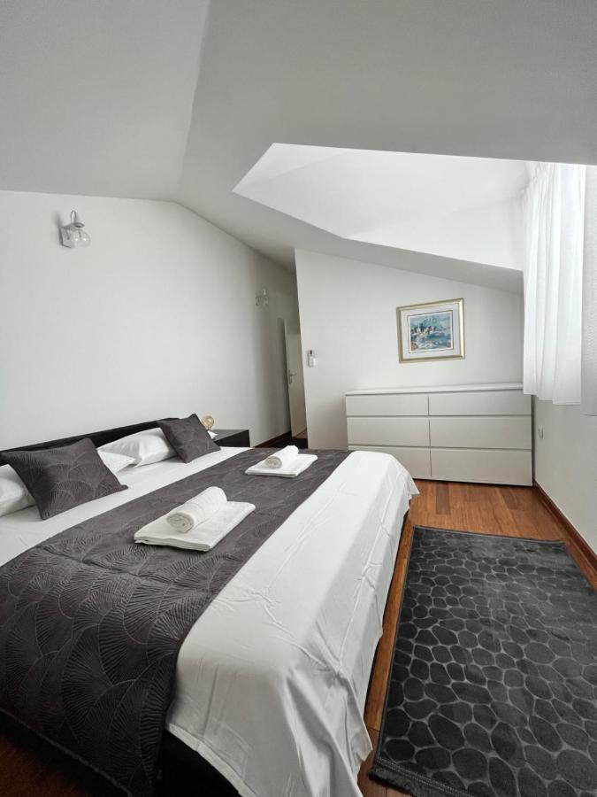 Sky - Beautiful Rooftop Apartment With Shared Pool Split Eksteriør billede