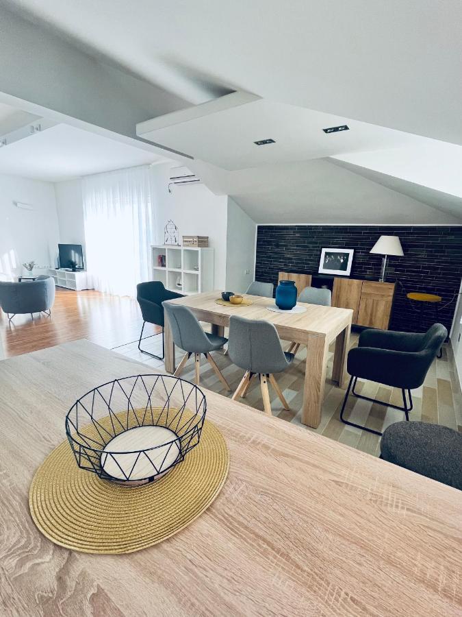 Sky - Beautiful Rooftop Apartment With Shared Pool Split Eksteriør billede